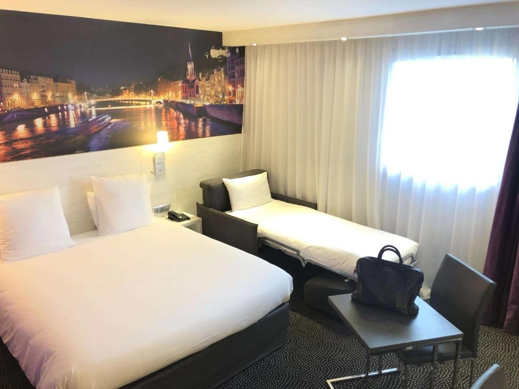 Postel nebo postele na pokoji v ubytování Hôtel Mercure Lyon Centre Charpennes Parc de la Tête d'Or