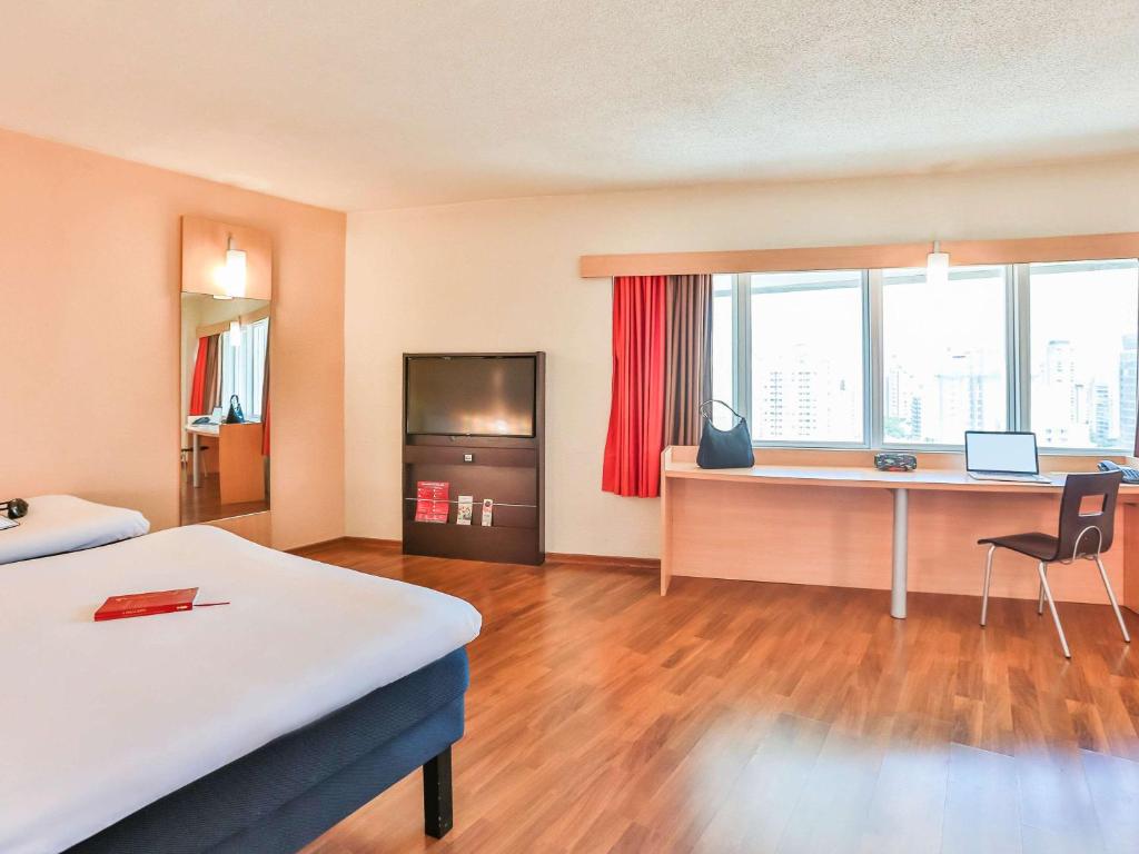 Cama ou camas em um quarto em ibis Sao Paulo Congonhas