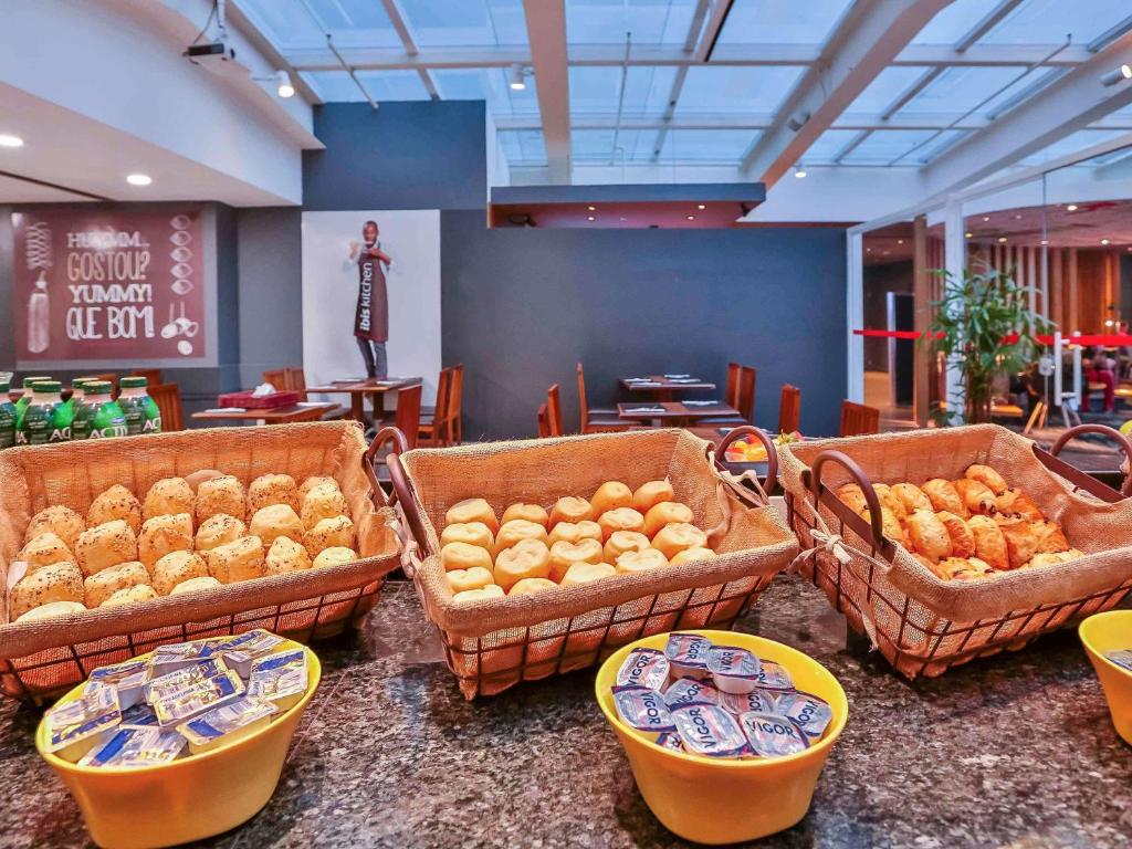 Comida no hotel ou em algum lugar perto