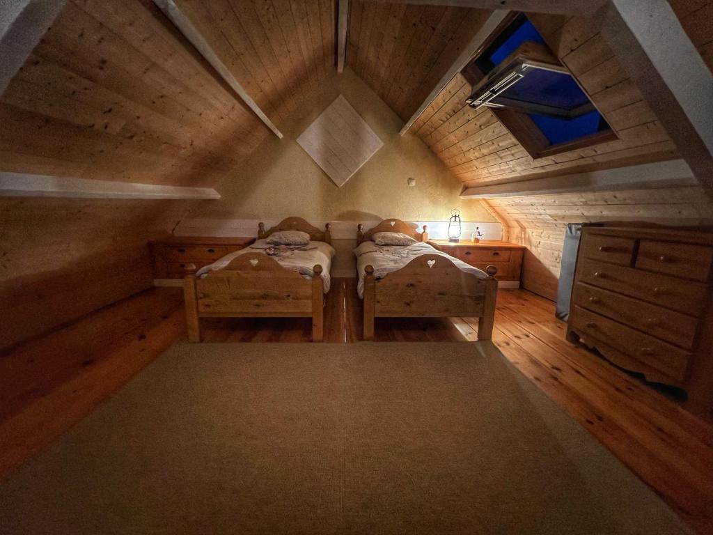 Postel nebo postele na pokoji v ubytování Gite du lac du Palentin Ardres