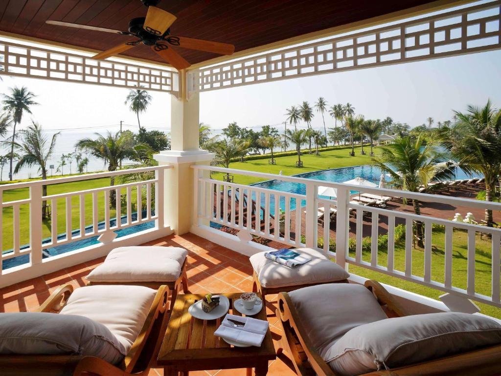 Bazén v ubytování Sofitel Krabi Phokeethra Golf and Spa Resort nebo v jeho okolí