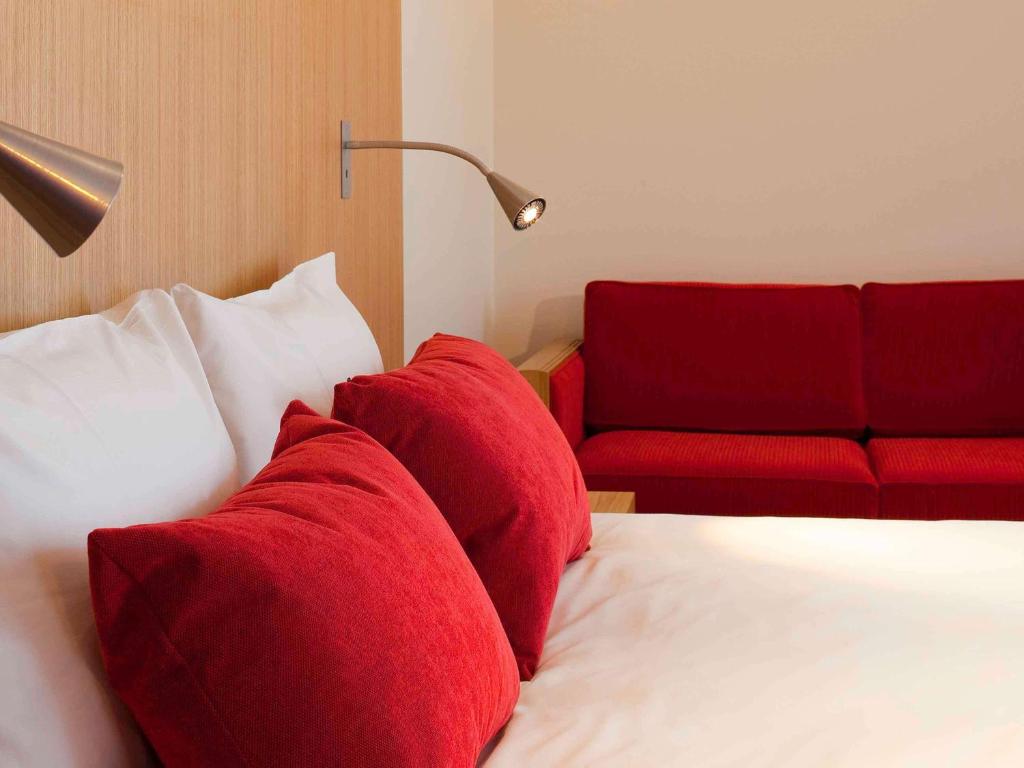 Postel nebo postele na pokoji v ubytování Hôtel Mercure Vittel