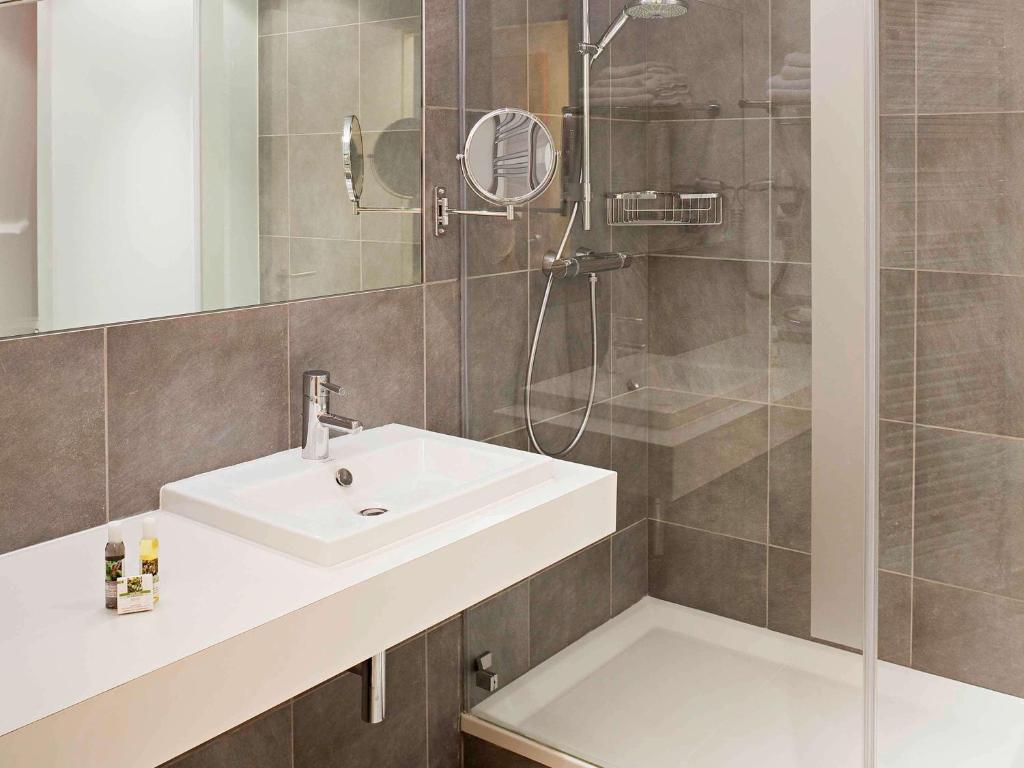 Koupelna v ubytování Hôtel Mercure Vittel