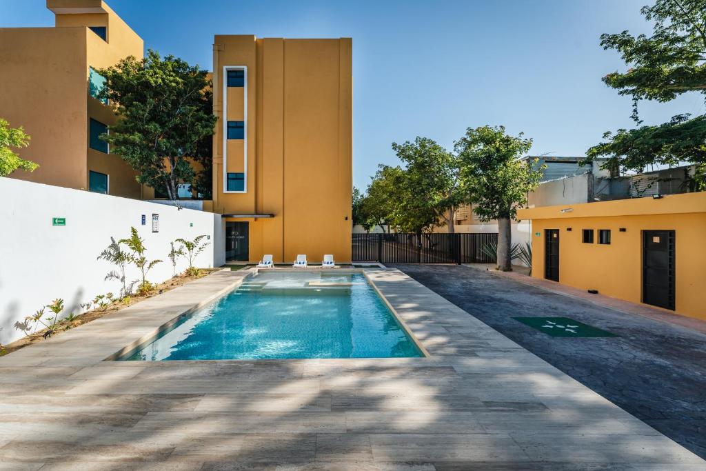 Bazén v ubytování Hotel MID Project nebo v jeho okolí