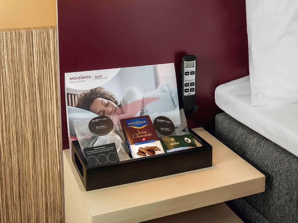 TV a/nebo společenská místnost v ubytování Mövenpick Hotel Stuttgart Messe & Congress