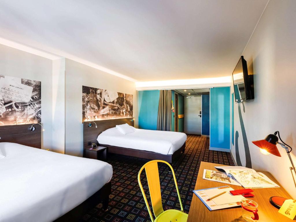 Postel nebo postele na pokoji v ubytování Greet Hotel Lyon Confluence