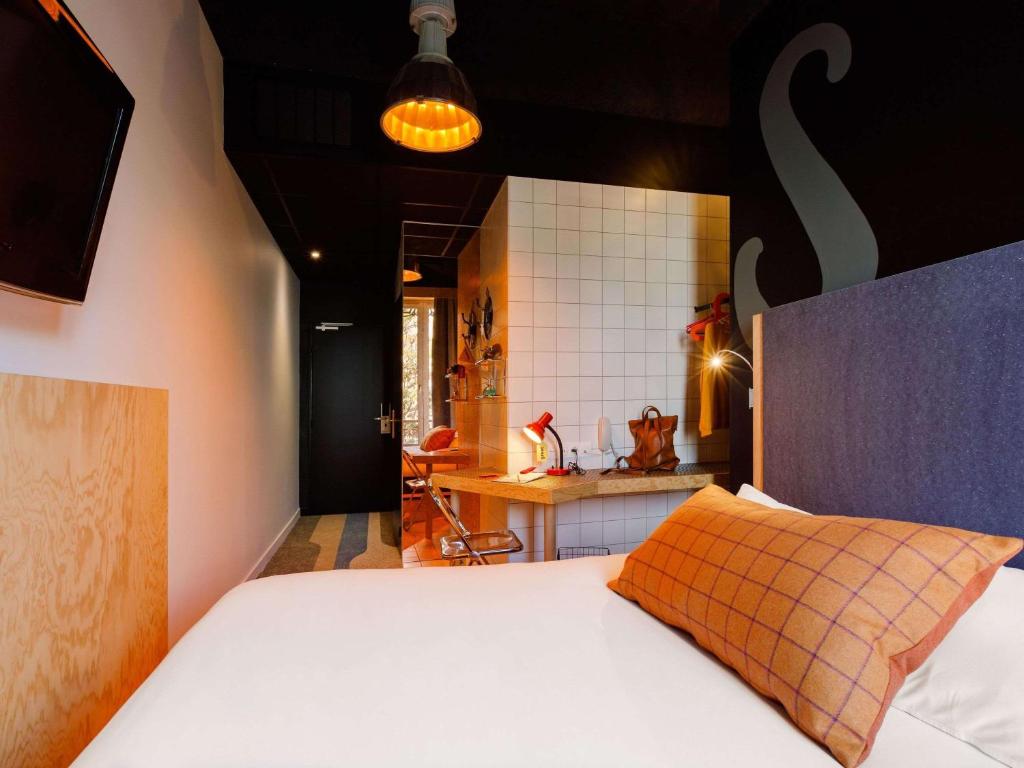 Postel nebo postele na pokoji v ubytování Greet Hotel Lyon Confluence
