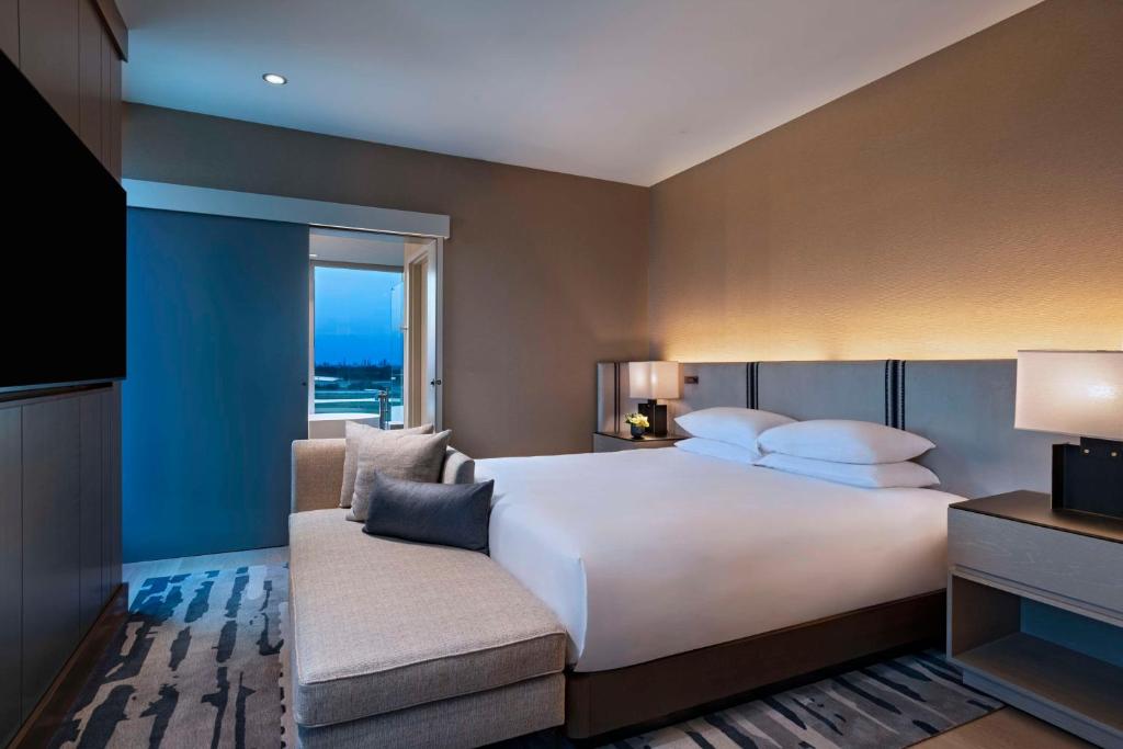 Postel nebo postele na pokoji v ubytování Hyatt Regency Baytown-Houston