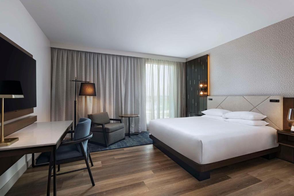 Postel nebo postele na pokoji v ubytování Hyatt Regency Baytown-Houston