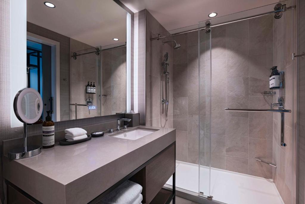 Koupelna v ubytování Hyatt Regency Baytown-Houston