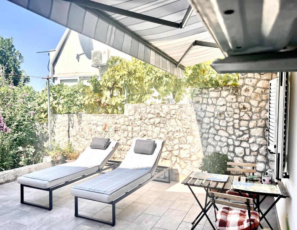 Gallery image of Villa Zen Trogir - Apartment Okrug, Heated pool, EV Type 2 in Trogir