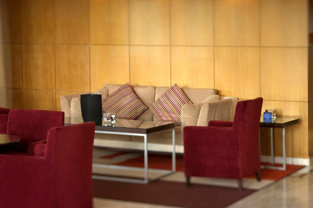 Posezení v ubytování Radisson Blu Martinez Beirut