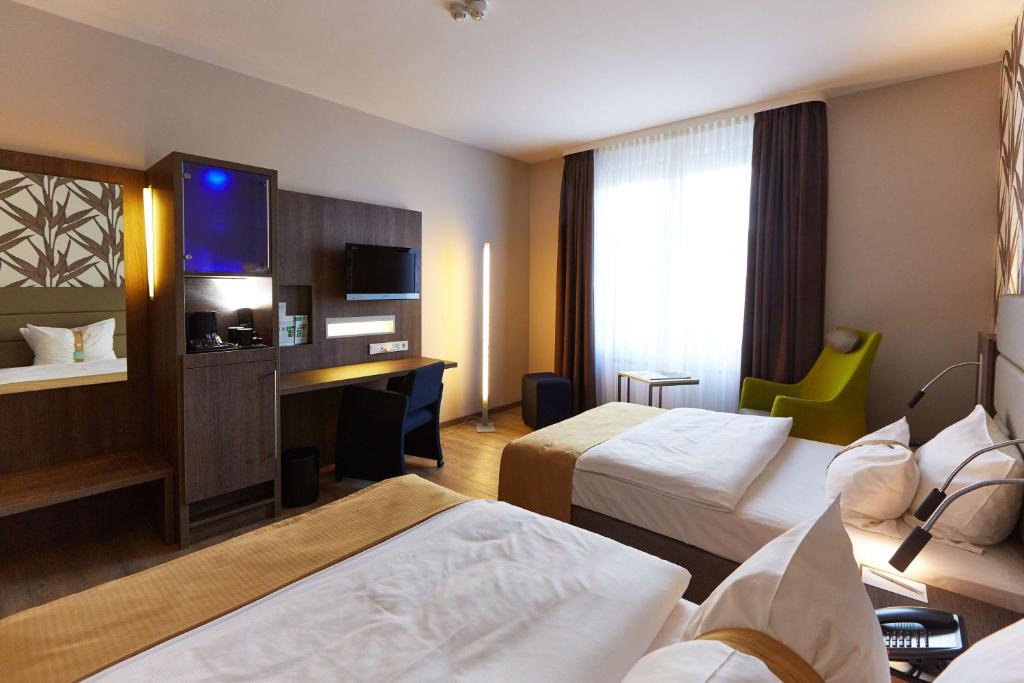 Postel nebo postele na pokoji v ubytování First Inn Hotel Zwickau