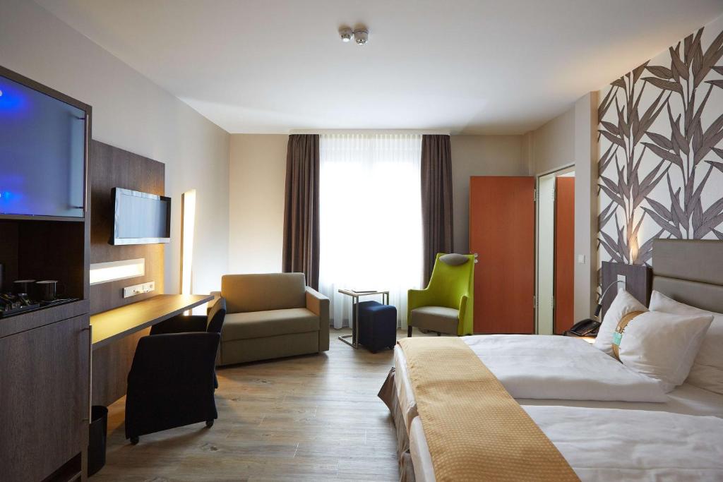 Postel nebo postele na pokoji v ubytování First Inn Hotel Zwickau