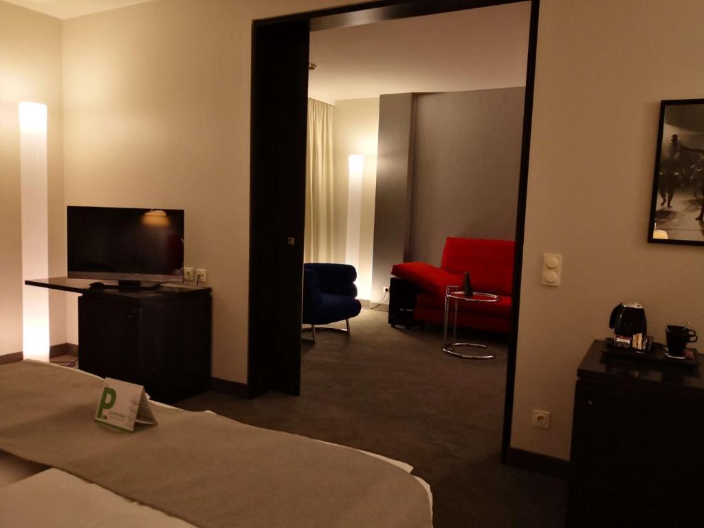TV a/nebo společenská místnost v ubytování First Inn Hotel Zwickau
