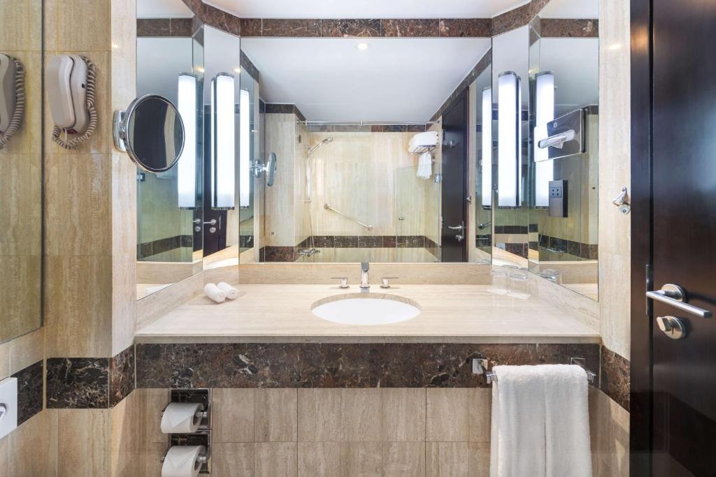 Radisson Blu Hotel, Dubai Deira Creek - Resim 29