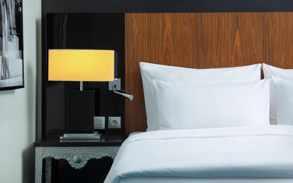 Postel nebo postele na pokoji v ubytování Radisson Blu Hotel, Greater Noida