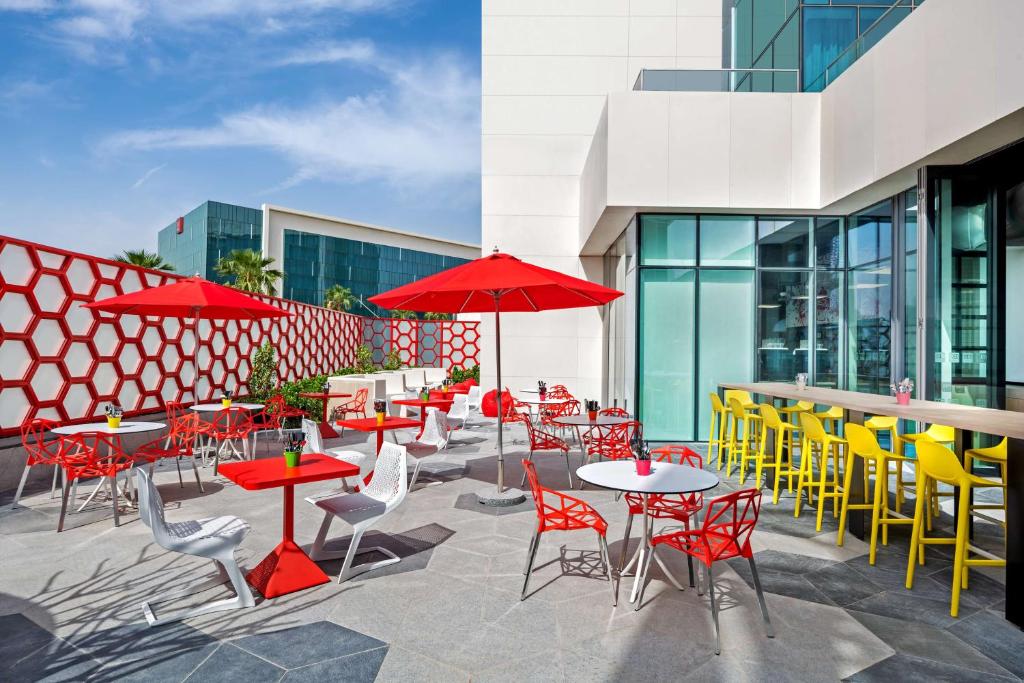 Restaurace v ubytování Radisson RED Dubai Silicon Oasis