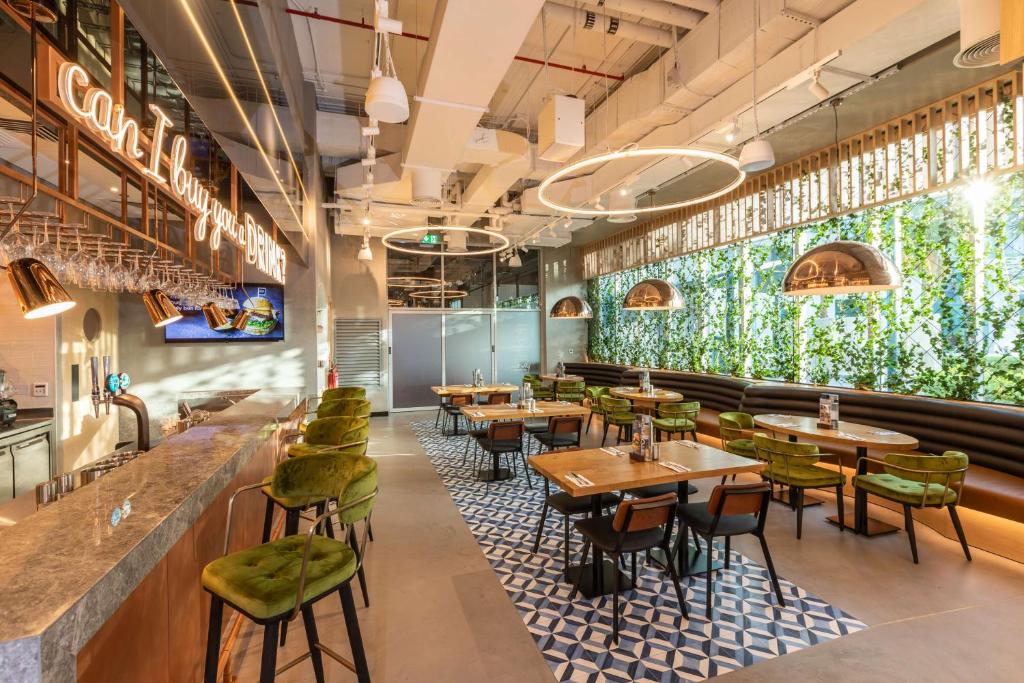 Restaurace v ubytování Radisson RED Dubai Silicon Oasis
