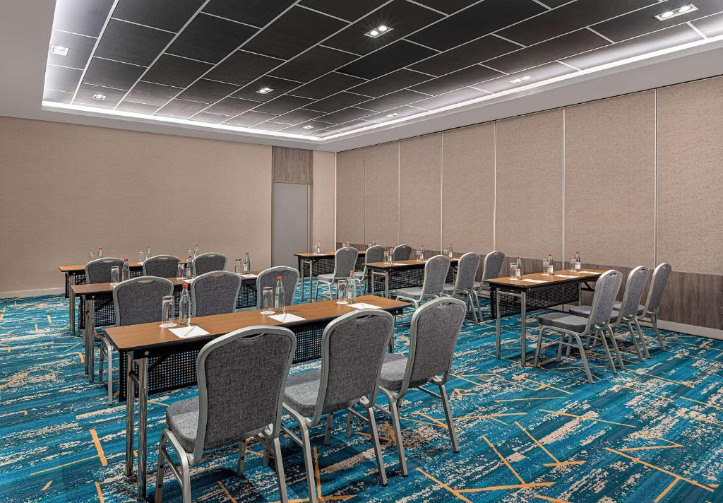 A área empresarial e/ ou a sala de conferências de Park Inn By Radisson Bacolod