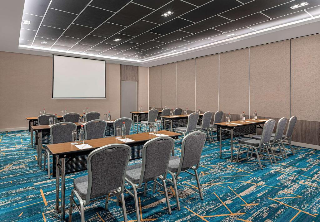 A área empresarial e/ ou a sala de conferências de Park Inn By Radisson Bacolod