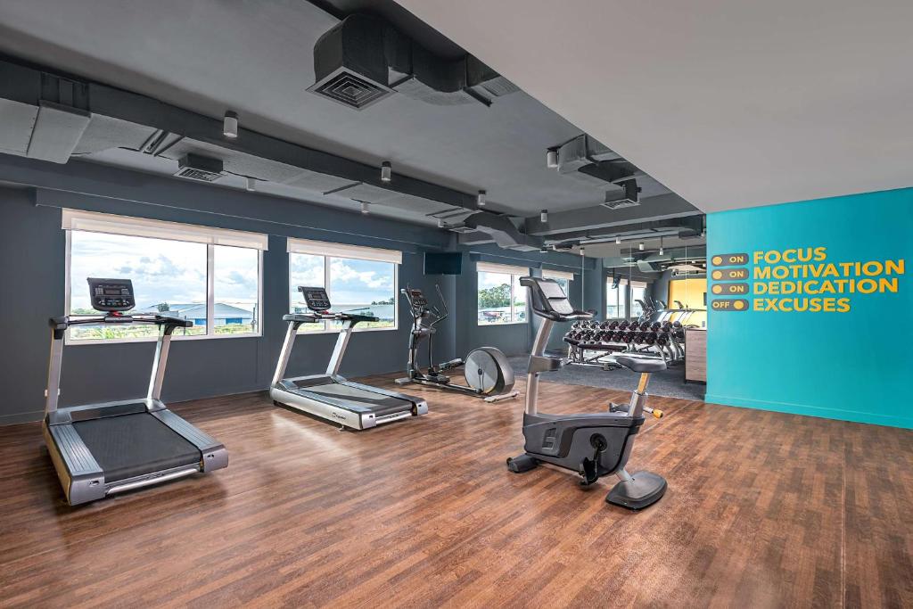 O centro de fitness e/ou as comodidades de fitness de Park Inn By Radisson Bacolod