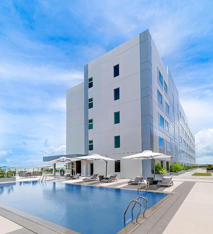A piscina em ou perto de Park Inn By Radisson Bacolod