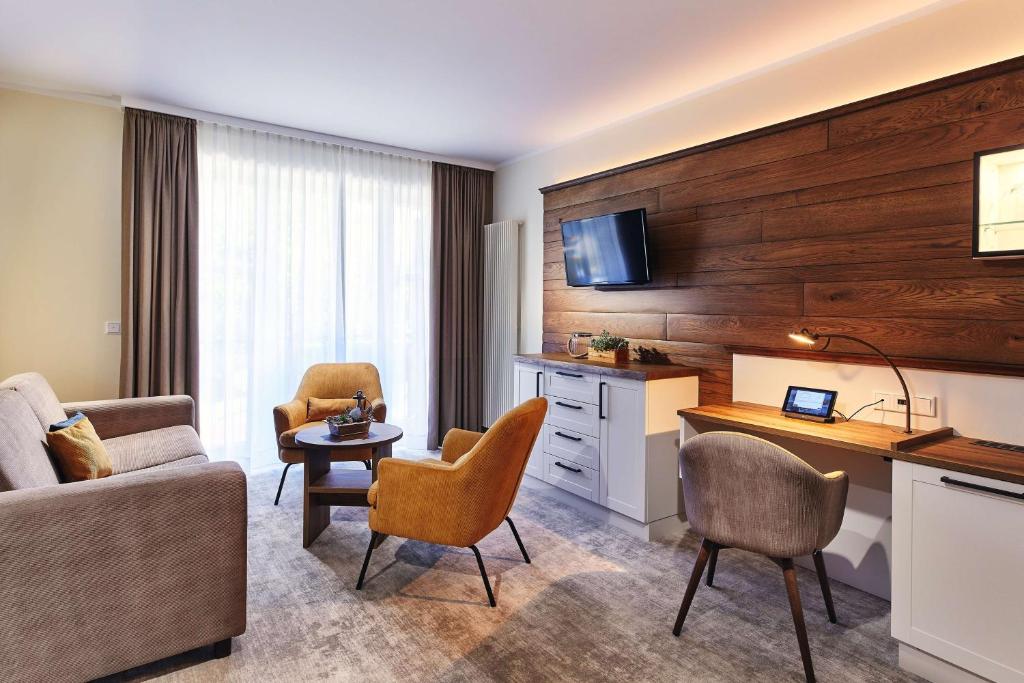 TV a/nebo společenská místnost v ubytování Dorint Strandresort & Spa Ostseebad Wustrow