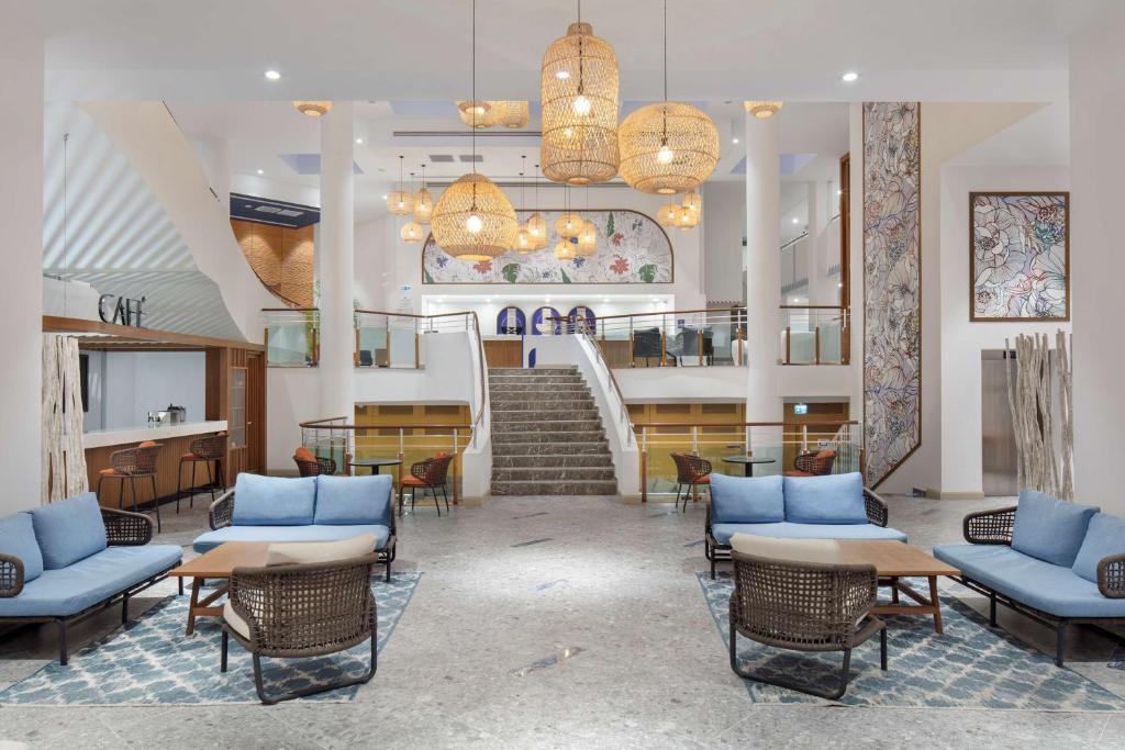 Гостиная зона в DoubleTree by Hilton Bodrum Isil Club Ultra All-Inclusive Resort