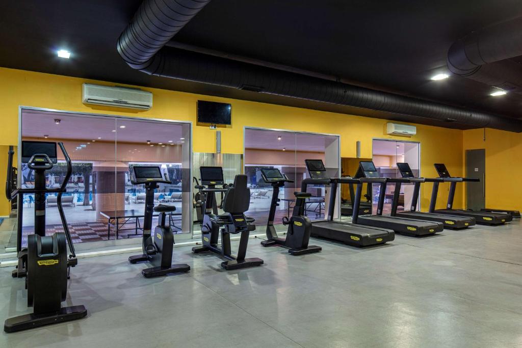 Фитнес-центр и/или тренажеры в DoubleTree by Hilton Bodrum Isil Club Ultra All-Inclusive Resort