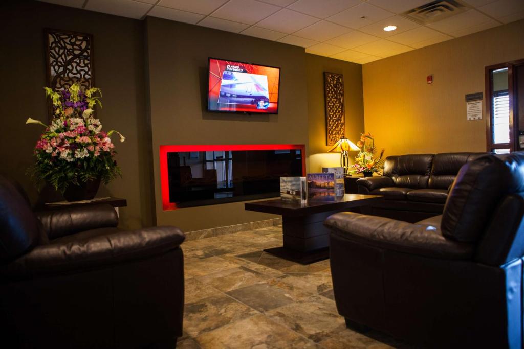 TV a/nebo společenská místnost v ubytování Best Western Plus Service Inn & Suites