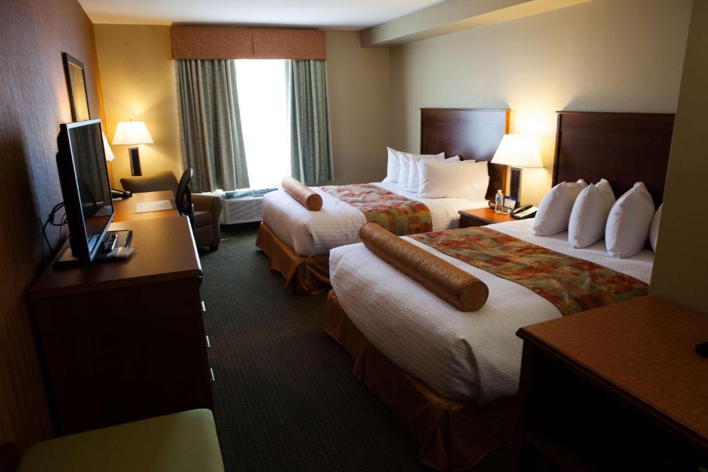 Postel nebo postele na pokoji v ubytování Best Western Plus Service Inn & Suites