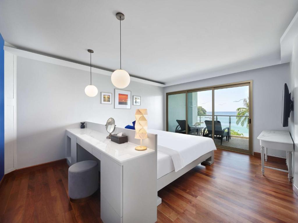 
Deluxe Suite with Sea View
