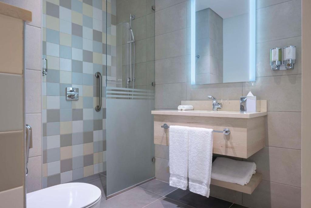 Koupelna v ubytování Hampton By Hilton Doha Old Town