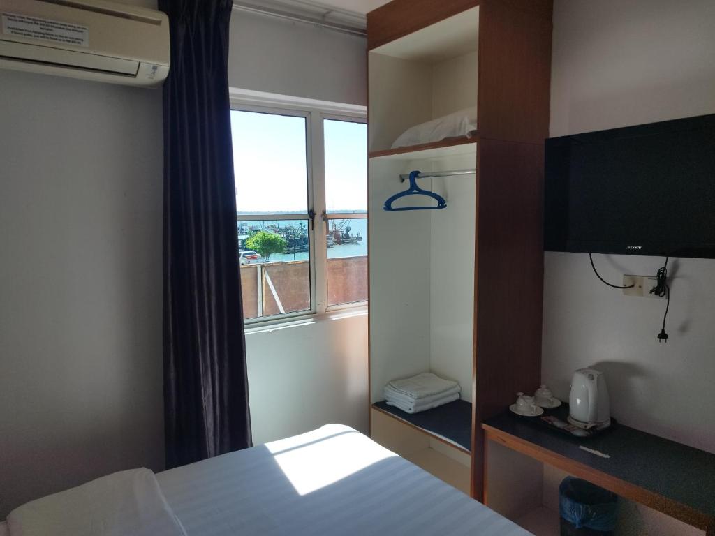 Postel nebo postele na pokoji v ubytování Marine Bay Hotel