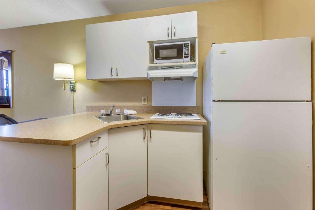 Kuchyň nebo kuchyňský kout v ubytování Extended Stay America Select Suites - Phoenix - Deer Valley