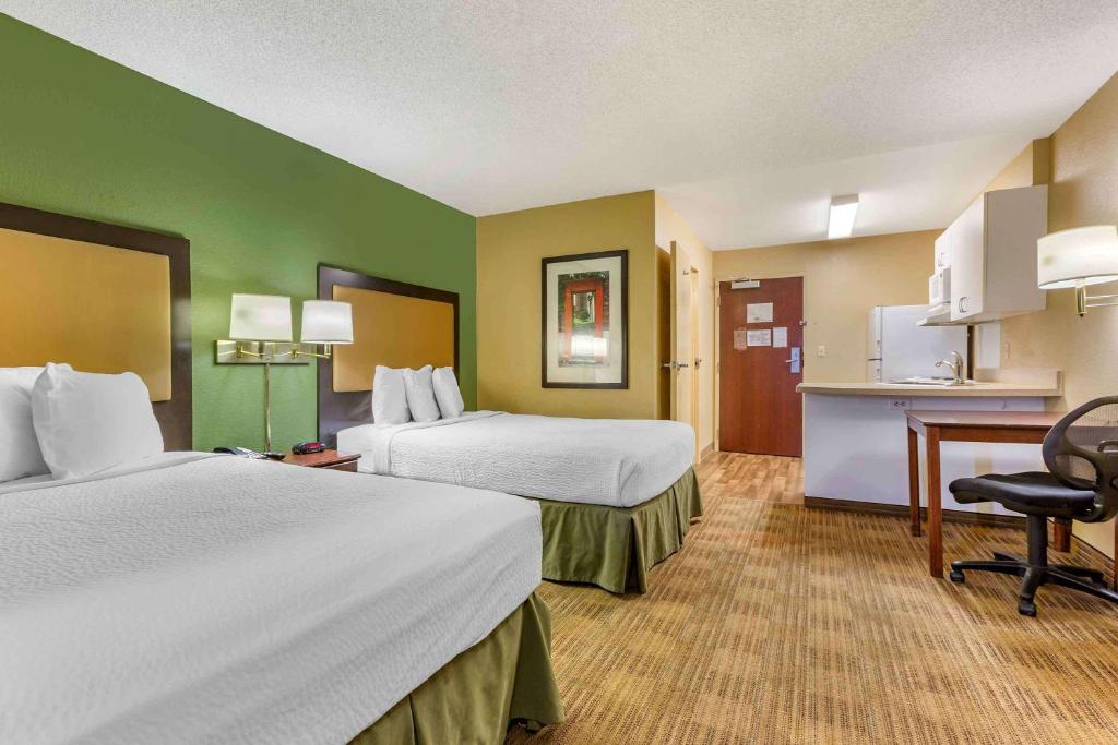 Postel nebo postele na pokoji v ubytování Extended Stay America Select Suites - Phoenix - Deer Valley