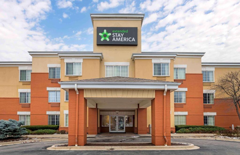 a rendering of the front of the courtyard way inn at Extended Stay America Suites - Chicago - Schaumburg - Convention Center in Schaumburg