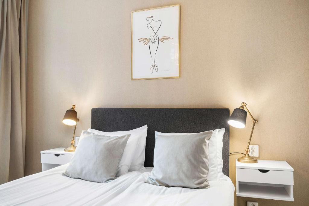 Postel nebo postele na pokoji v ubytování Hotell Linnéa - Helsingborg