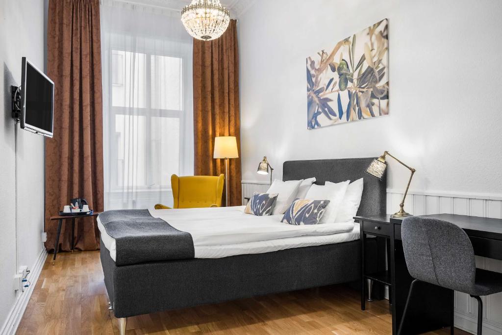 TV a/nebo společenská místnost v ubytování Hotell Linnéa - Helsingborg