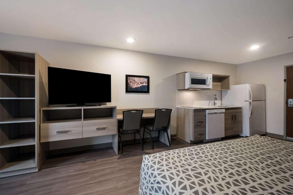 WoodSpring Suites Wixom - Novi photo