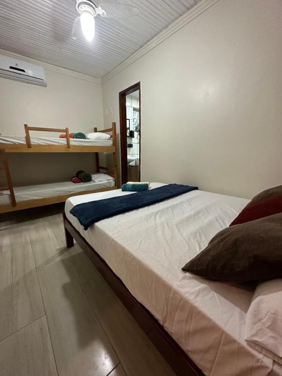 Mahalo Hostelにあるベッド