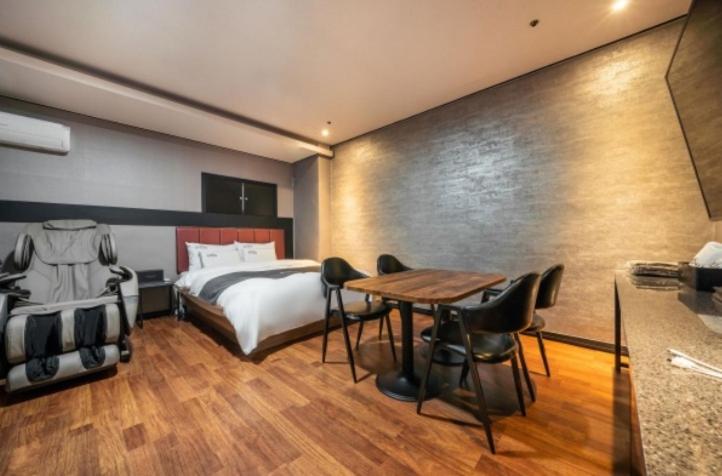 Postel nebo postele na pokoji v ubytování You&Me Hotel