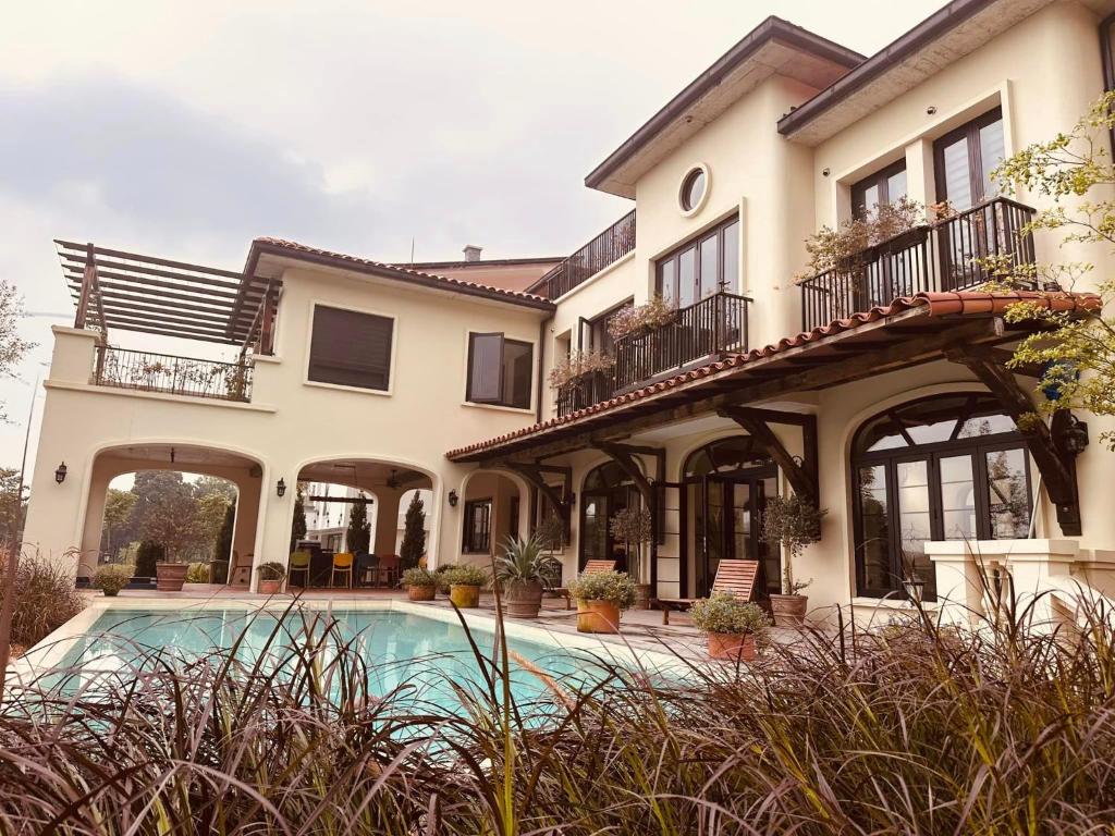 Fotografie z fotogalerie ubytování Casa XiX villa Venuestay v destinaci Vĩnh Phúc