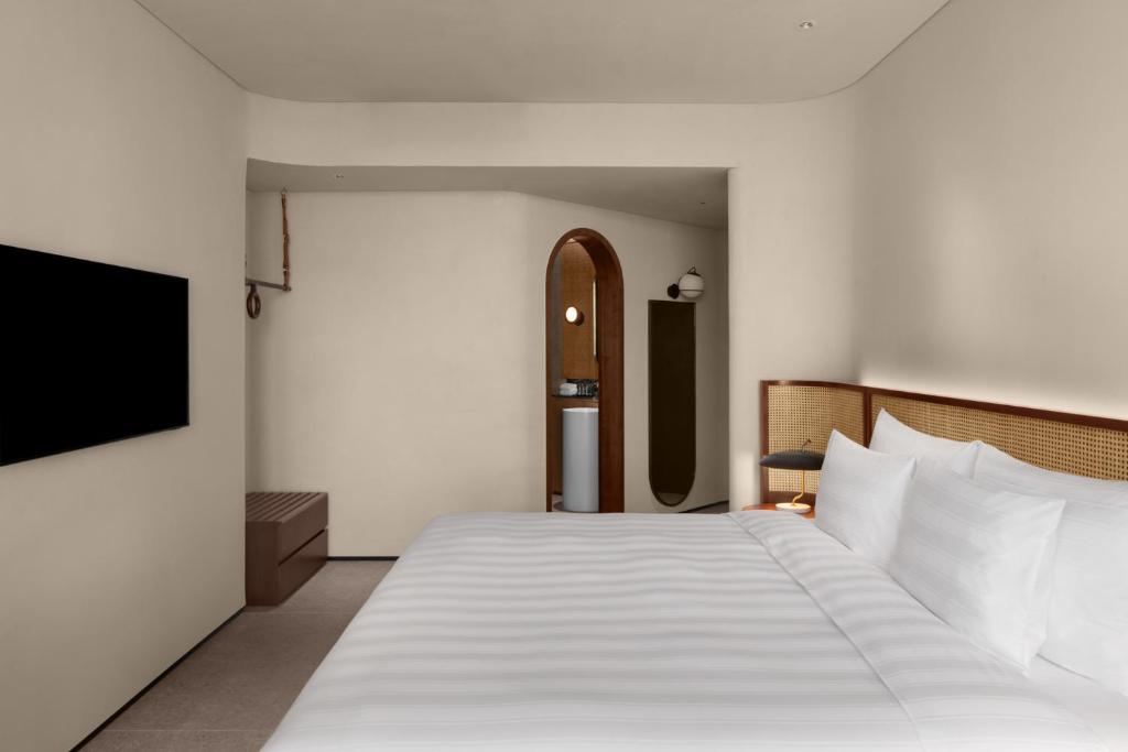 Superior Double Club Floor Room