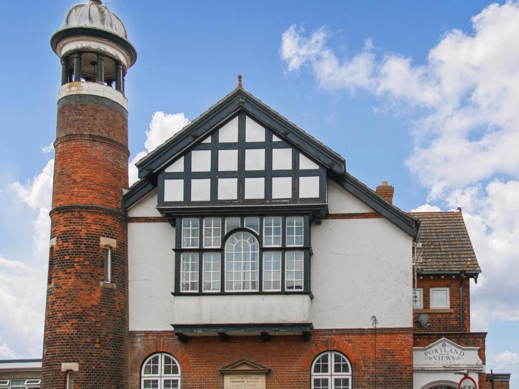 Portland View, GorlestononSea (updated prices 2024)