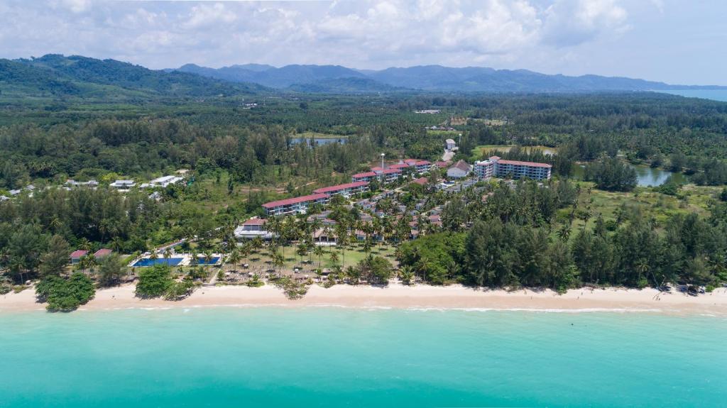 Vaade majutusasutusele Kantary Beach Hotel Villas & Suites - SHA Plus Certified linnulennult