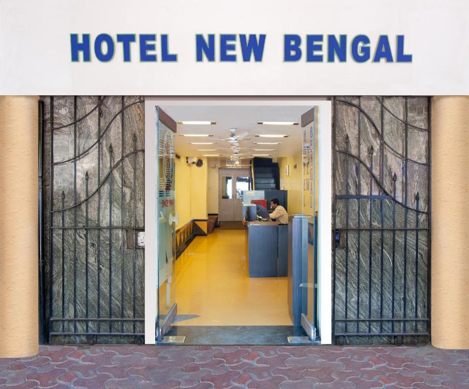 an entrance to a hotel new bengal building at Hotel New Bengal in Mumbai