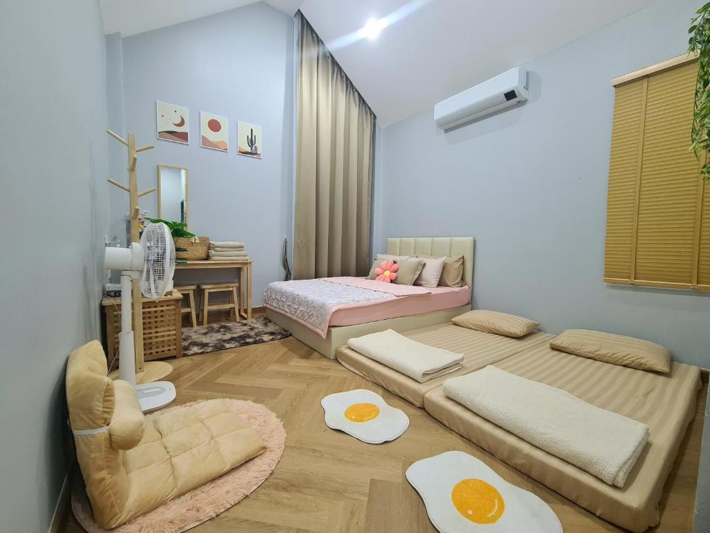 Postel nebo postele na pokoji v ubytování Khiangkhoo Pool Villa ChiangKhan - เคียงคู่พูลวิลล่าเชียงคาน