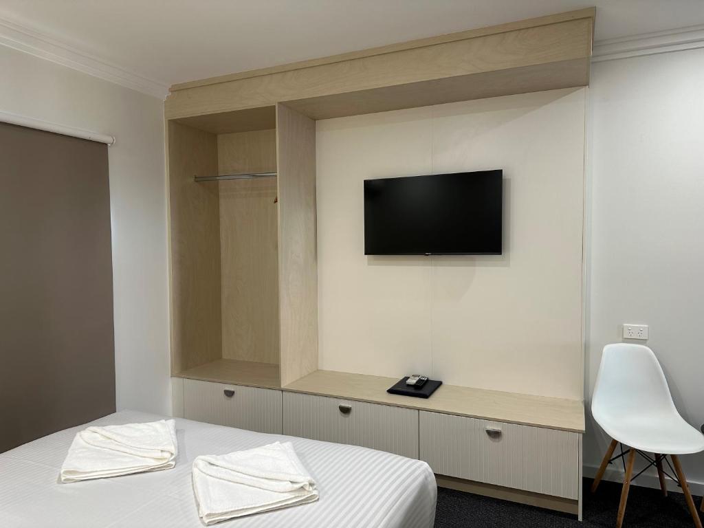 TV a/nebo společenská místnost v ubytování Golf View Motel